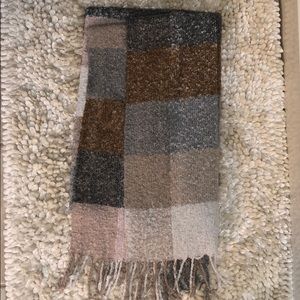 Abercrombie warm plaid scarf